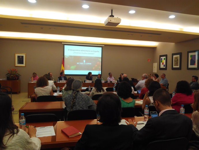 Debate multisectorial de OCU sobre el despilfarro de comida en España
