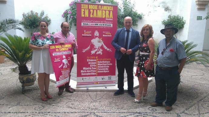 Antonio Ruiz (centro) durante la presentación de la Noche Flamenca de Zambra