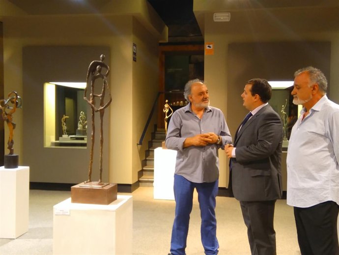 El diputado visita la muestra