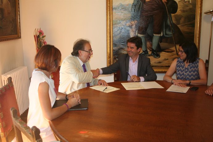 AUDIOS Y FOTOGRAFÍAS FIRMA CONVENIO HOSTELERÍA