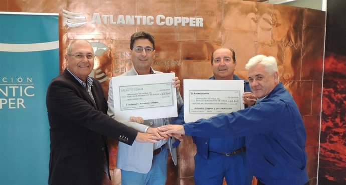 Atlantic Copper entrega dinero al Recreativo