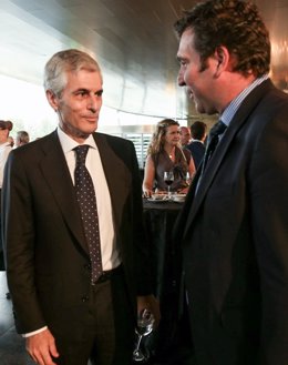 Adolfo Suárez Illana conversa con Francisco Azuaga, director de Abades Triana.