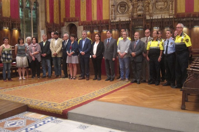 Minuto de silencio del Ayuntamiento de Barcelona por el atentado de Estambul