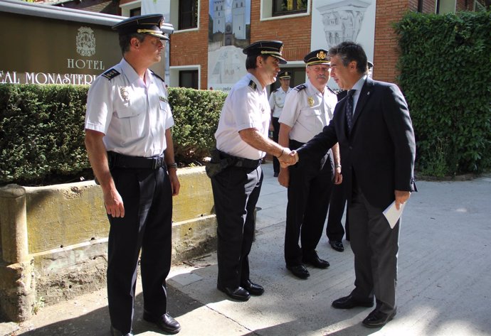 El director general de la Policía, Ignacio Cosidó, salida a varios agentes