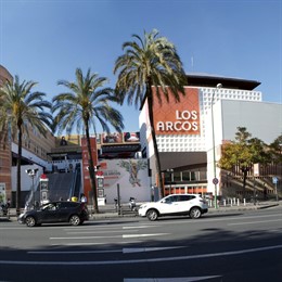 El Centro Comercial Los Arcos fue el primer centro comercial de Sevilla.