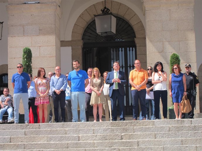 Minuto de silencio en Cáceres por los atentados en Turquía