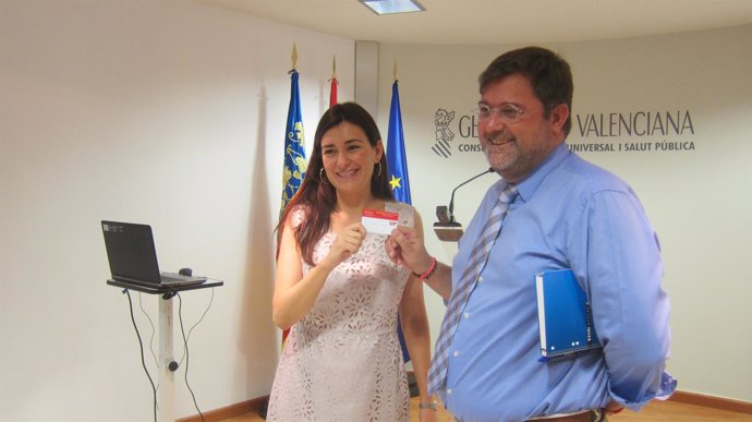 Montón presenta la nueva tarjeta sanitaria en la Comunitat