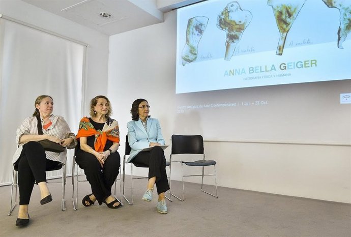 Presentación de la exposición de la artista brasileña Anna Bella Geiger. 