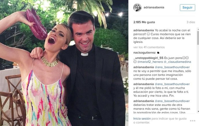 Adriana Abania, un cura y la berenjena desata la polémica 