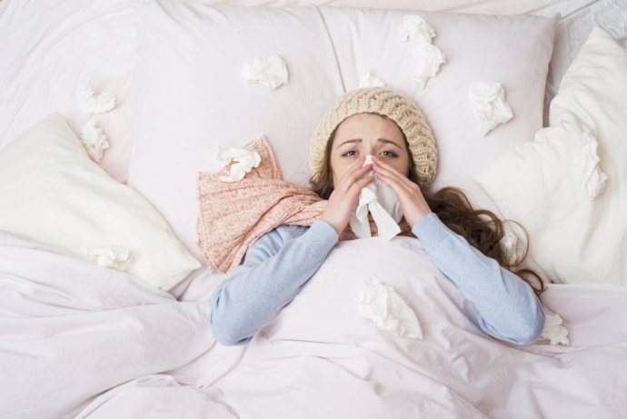 Mujer, gripe, resfriado, cama, enferma