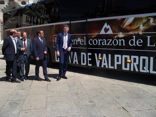 Promoción de la cueva de Valporquero en los buses de Alsa