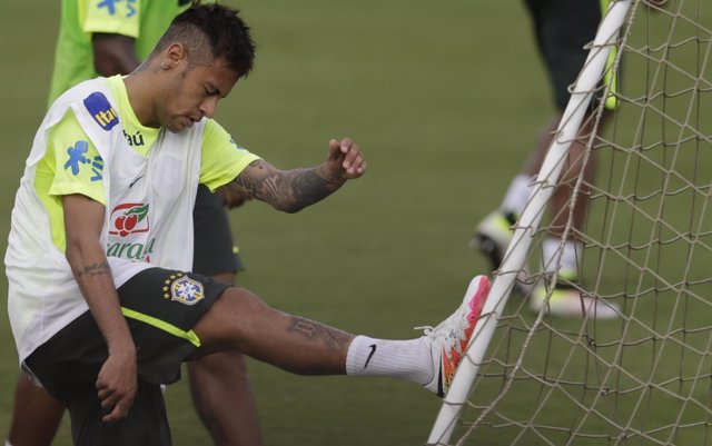 Neymar Junior se entrena con la selección de Brasil