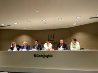 Casado se alegra tremendamente de que PSOE evitara el 'sorpasso' y cree que los socialistas no tuvieron mal resultado