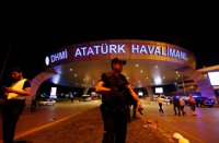 El gobernador de Estambul confirma 42 muertos y 238 heridos tras los atentados en Ataturk