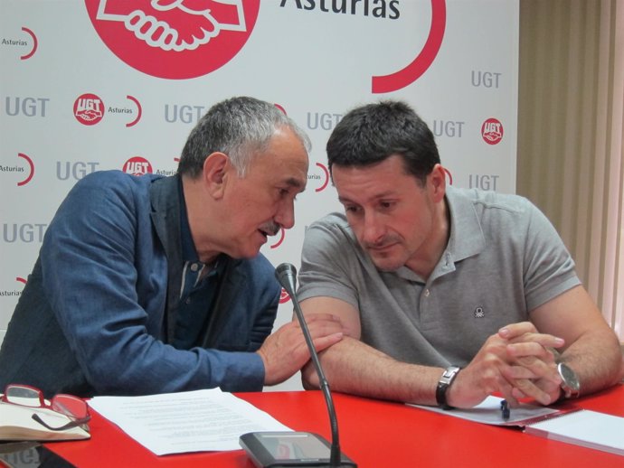 José Álvarez conversa con José Fernández Lanero.