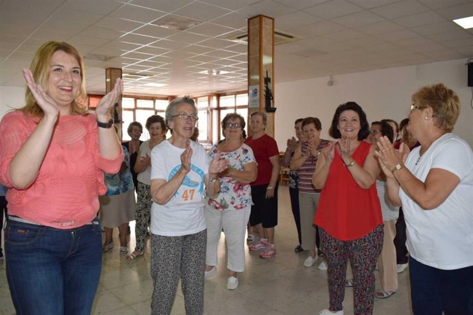 La delegada de Igualdad de Málaga  participa en actividades para mayores