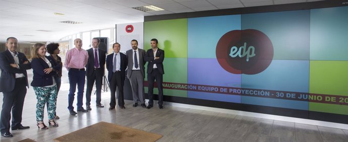 EdP dona un equipo de retroproyección a la escuel de ingenieros de Gijón. 
