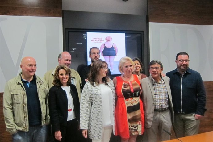  Sánchez Ramos Con Los Programadores Y Colaboradores Del Festival De Verano.