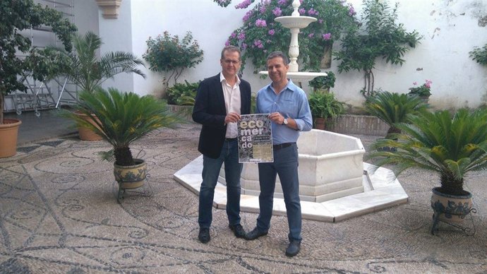 Sánchez (dcha.) y Caravaca durante la presentación del evento