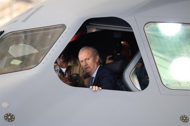 El ministro de Defensa, Pedro Morenés, visita la FAL del A400M