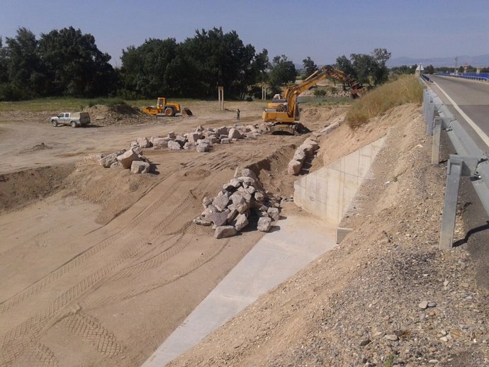 La CHE finaliza las obras por daños de crecidas del Ebro en Cabañas