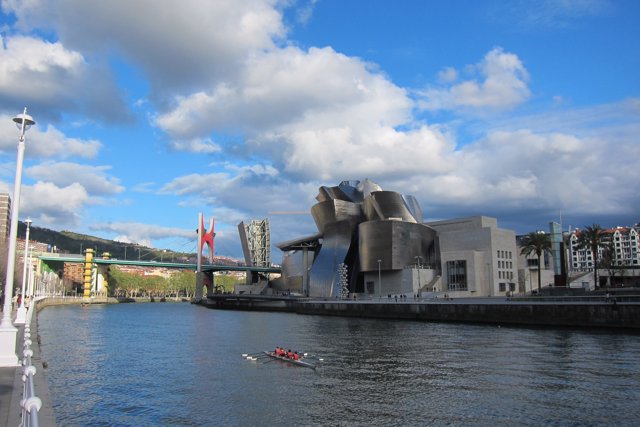 Guggenheim Bilbao Museoa zabalik udako astelehenetan