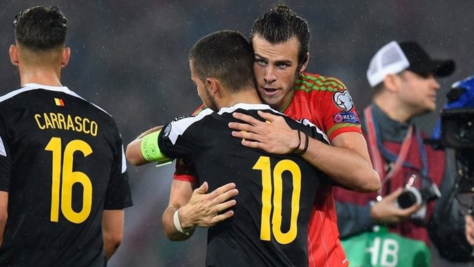 Bale y Hazard se abrazan en el Gales - Béligca
