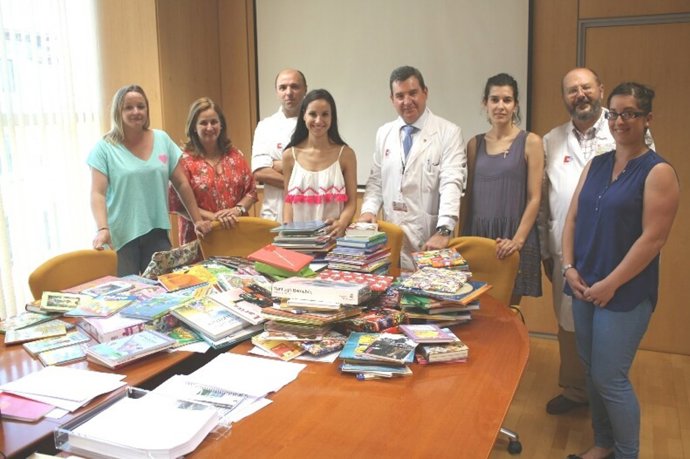 Donación de libros a Valdecilla