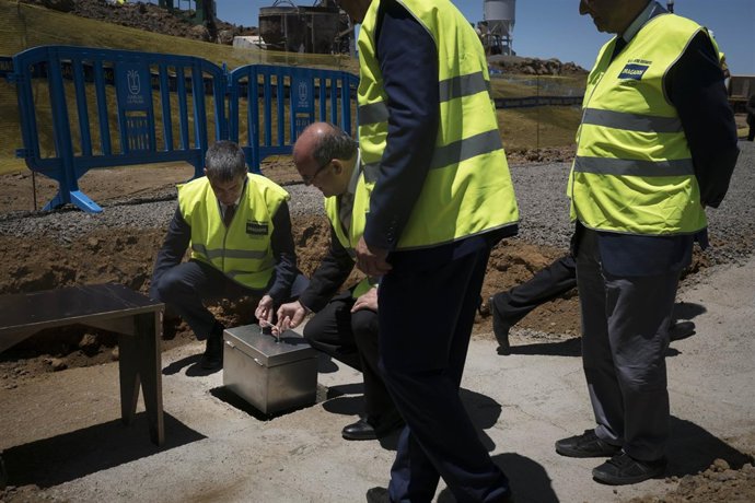 Colocación de la primera piedra