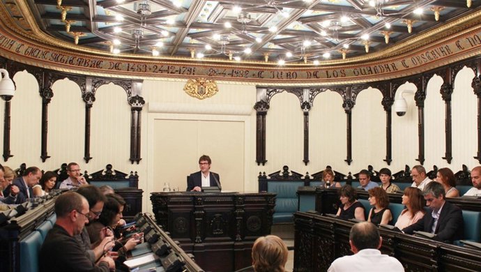 El alcalde de Vitoria, Gorka Urtaran preside el pleno