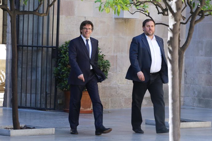 Carles Puigdemont y Oriol Junqueras en la Generalitat en una imagen de archivo.