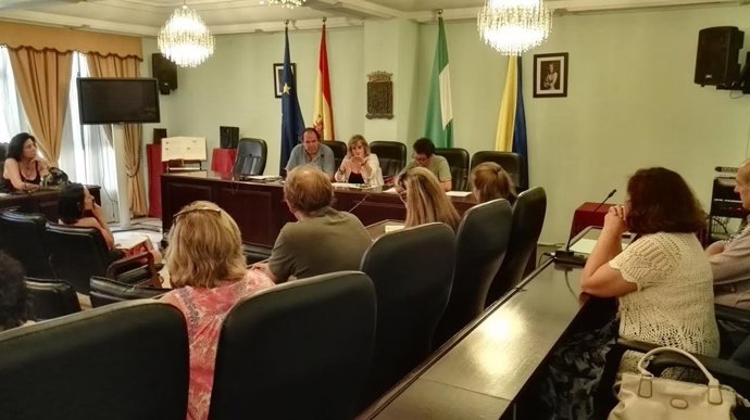 Ayuntamiento de San Juan subvencionará libros, material escolar y transporte. 