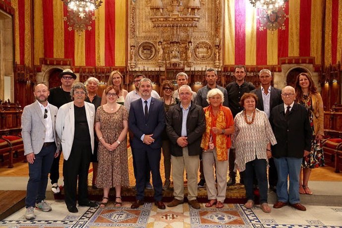 Jaume Collboni y Montse Ballarín con representantes del Gremi de Restauració