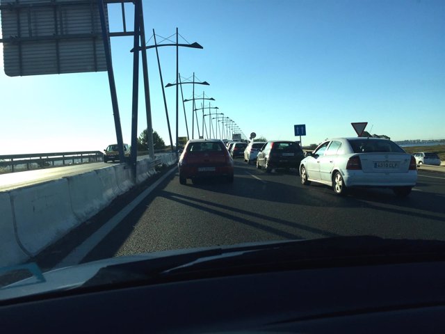 Atasco en el Puente del Odiel