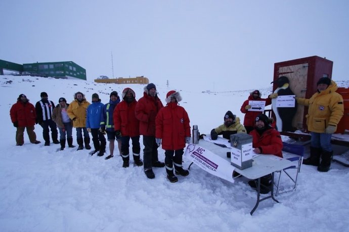 Los votantes en la estación antártica Casey