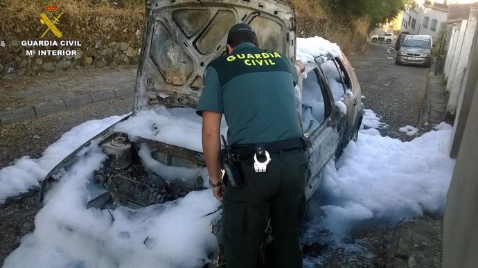 Incendio de coche en Aroche