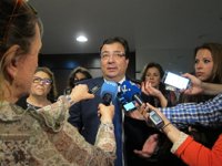 Vara insiste en que el PSOE pondrá su voto "desde la oposición" para ir "contra" los "recortes que otros quieran hacer"