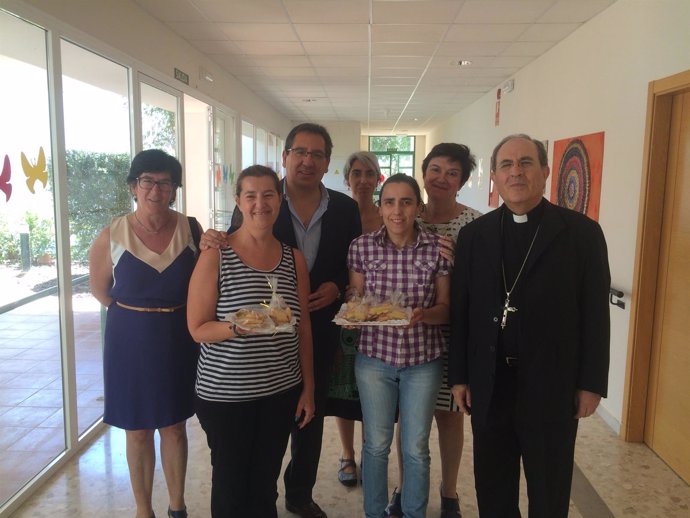 Fundación Cajasol y el Arzobispado visitan el centro de sordociegos de Salteras