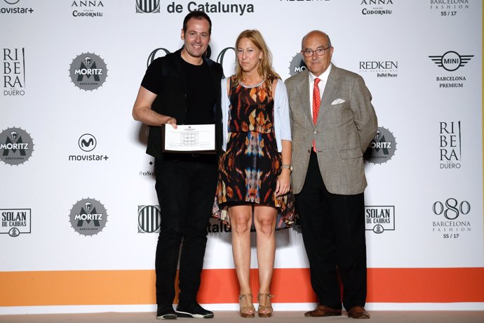 La consellera Neus Munté entrega el premio nacional al diseñador Miquel Suay