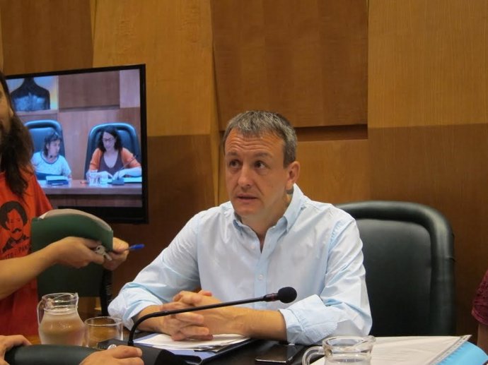 Fernando Rivarés en el pleno del Ayuntamiento.