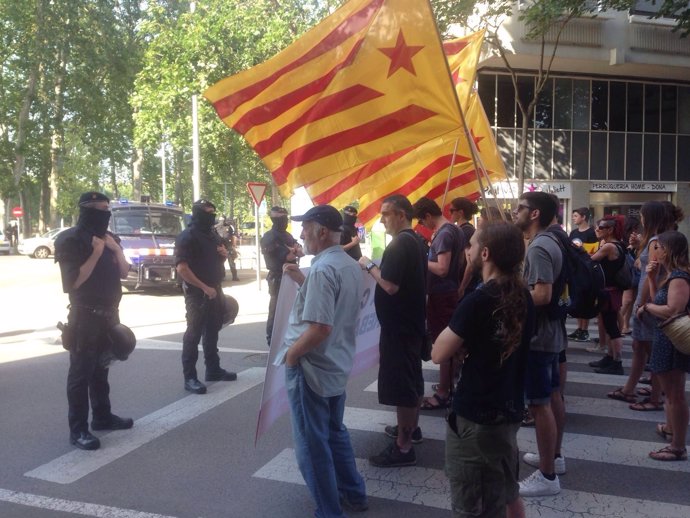 Protesta independentista ante el Rey en Girona