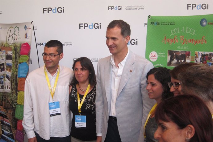 Felipe VI con participantes en conferencias de la FPdGI