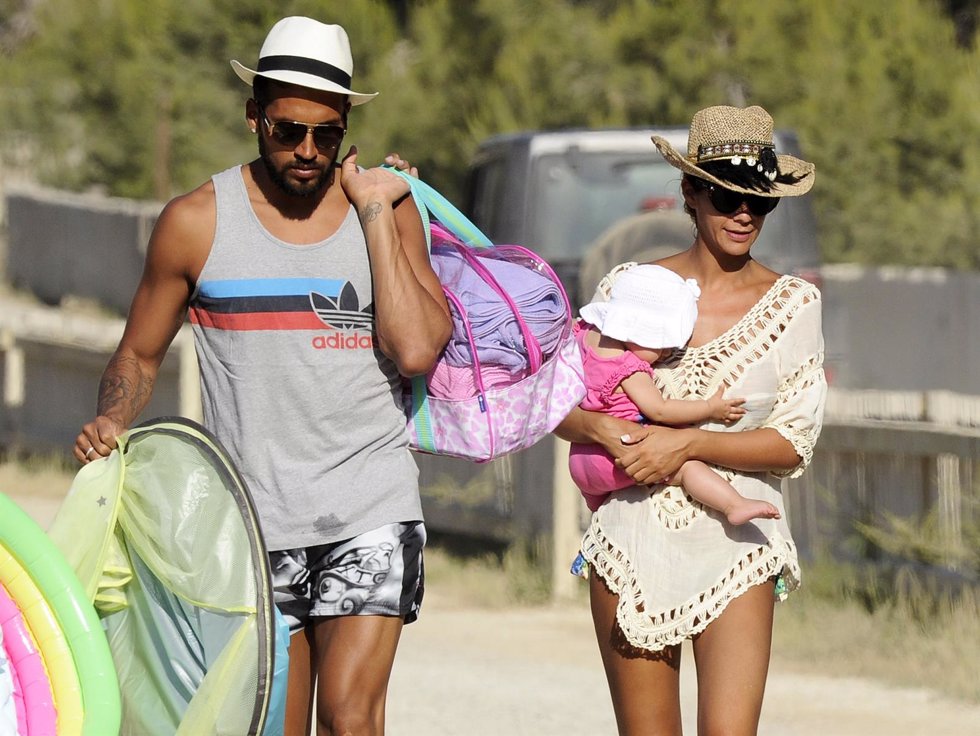 Tamara Gorro Y Ezequiel Garay Disfrutan Del Primer Verano De Su Pequeña Shaila 6475