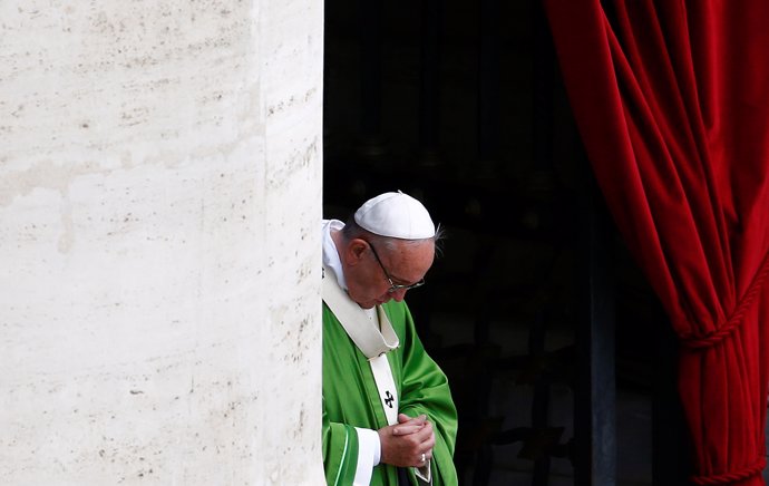 El Papa Francisco celebra una eucaristía en la plaza de San Pedro en el Vaticano