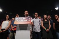 Iglesias cierra filas con sus 'barones' y niega discrepancias por la coalición Podemos-IU
