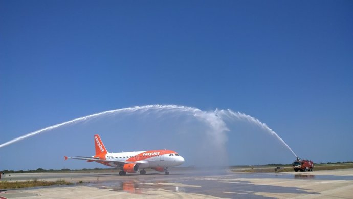 Inauguración de una nueva línea de easyJet en Menorca
