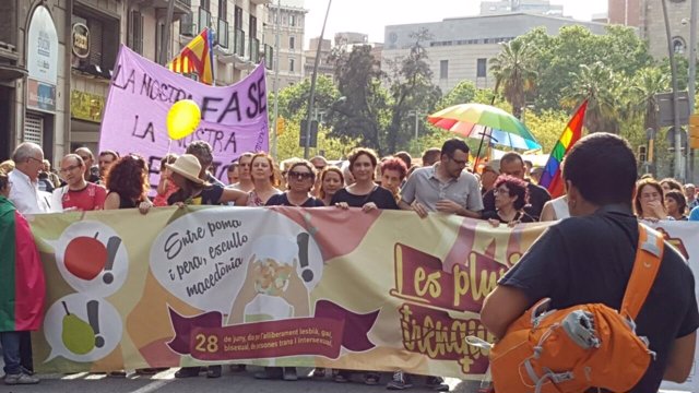 La alcaldesa Ada Colau en la manifestación del Orgullo en Barcelona