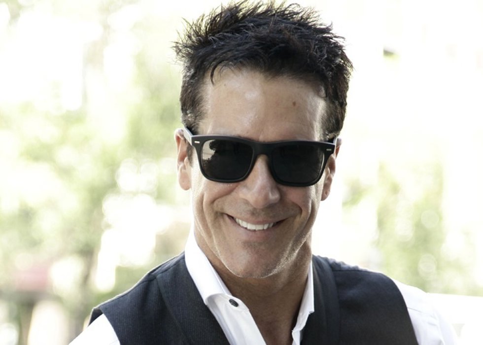 El actor y músico lanza su nuevo tema musical. Podría ser el nuevo James Bond