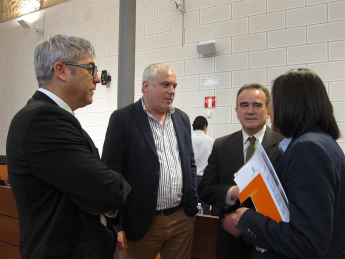 Sánchez Quero, Artajona, Miramón y Palacín hablando antes del pleno