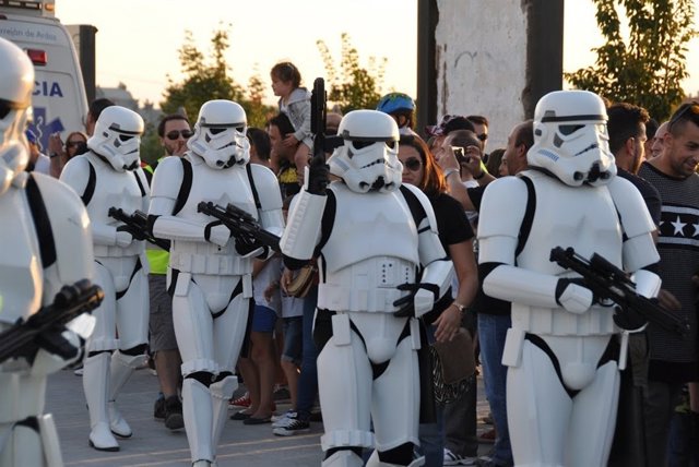 Soldados de la Legión 501 desfilando